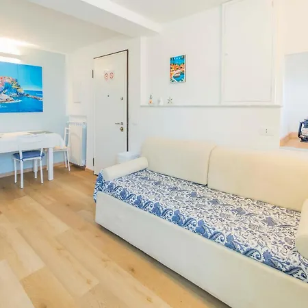 106 - Casa Di Alice, Fronte Vista Mare,20metri Spiaggia Apartment *